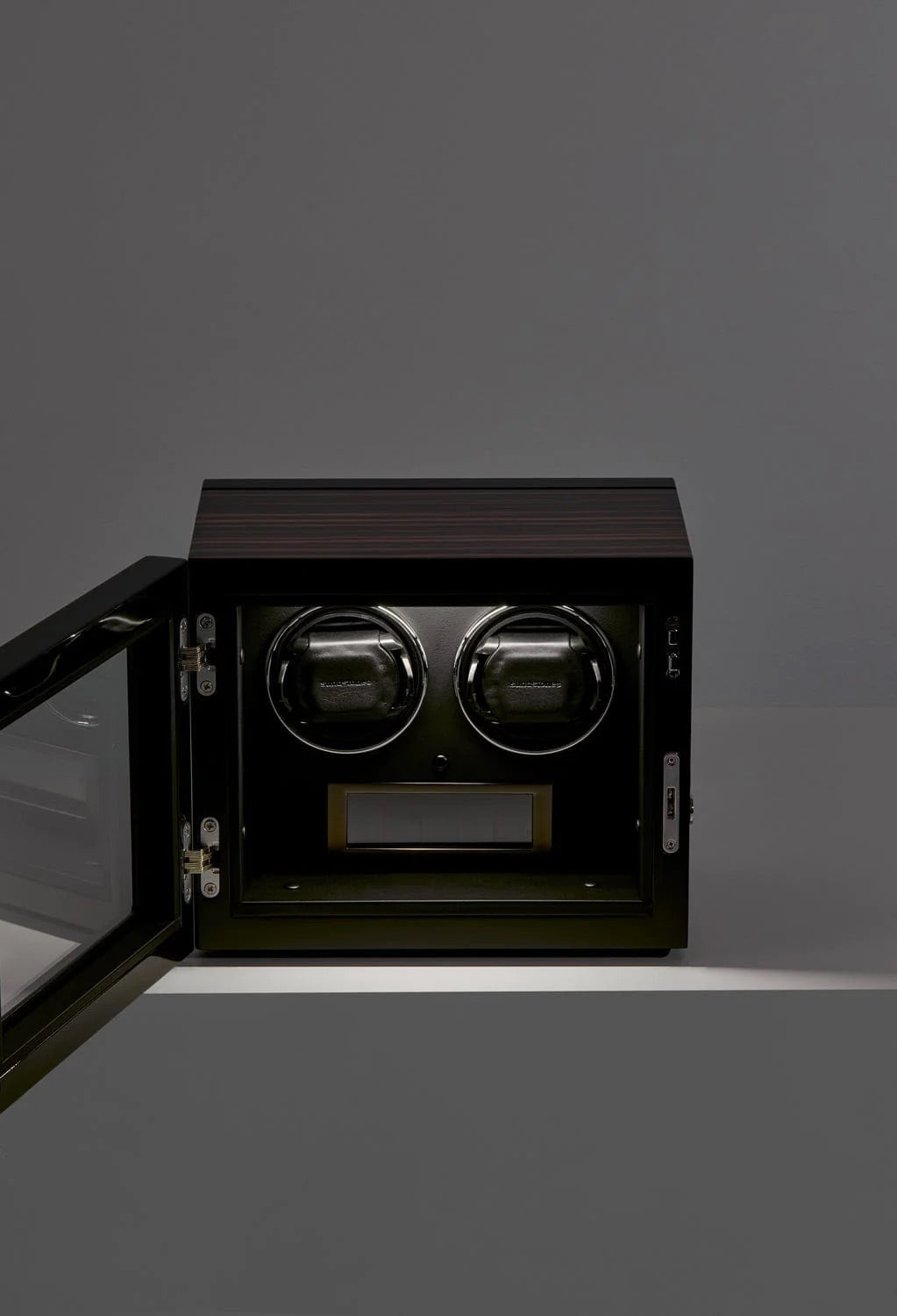 How does a watch winder work ?